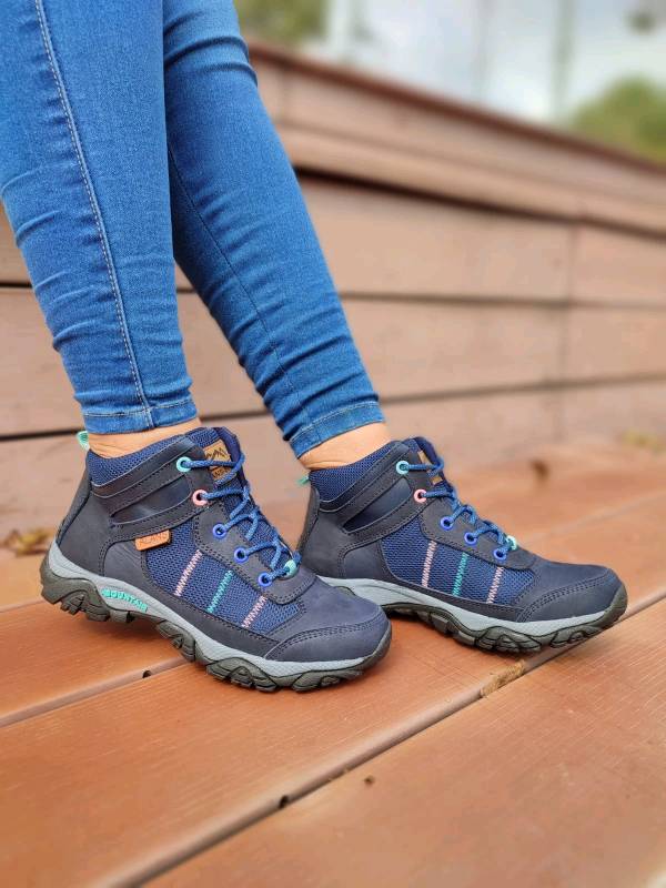 Zapatos montañeros sales para mujer