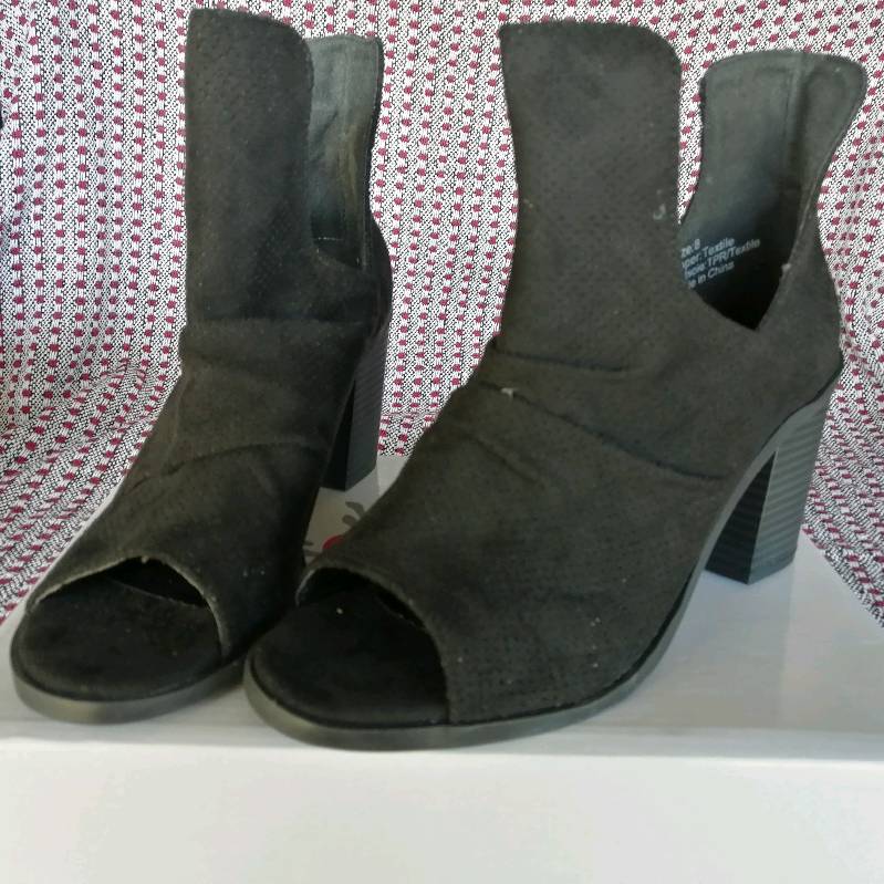 Botines new arrivals negros abiertos