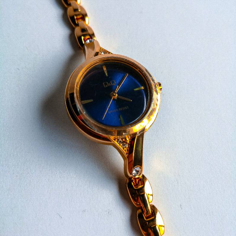 Reloj Q Q Mujer Dorado en Villavicencio
