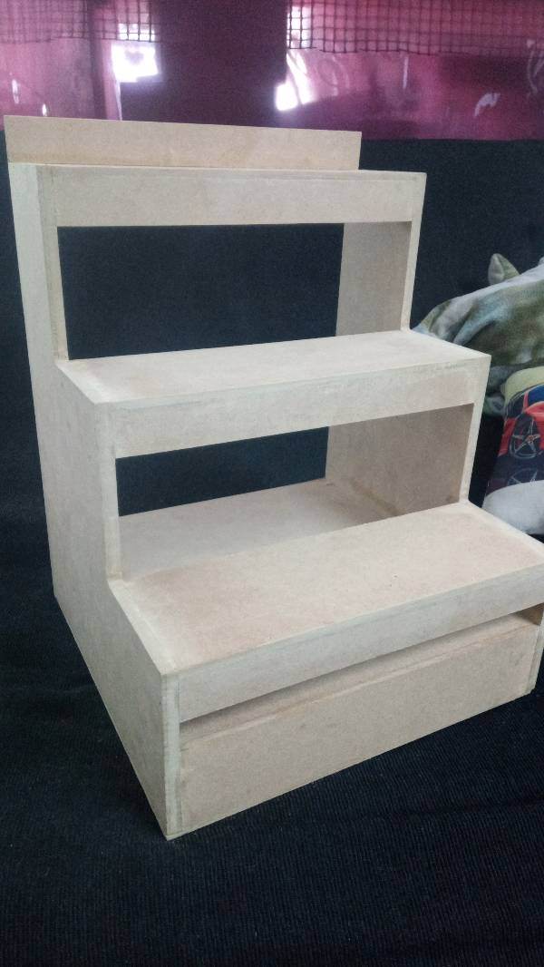 Escalera exhibidora con cajón en Buenos Aires