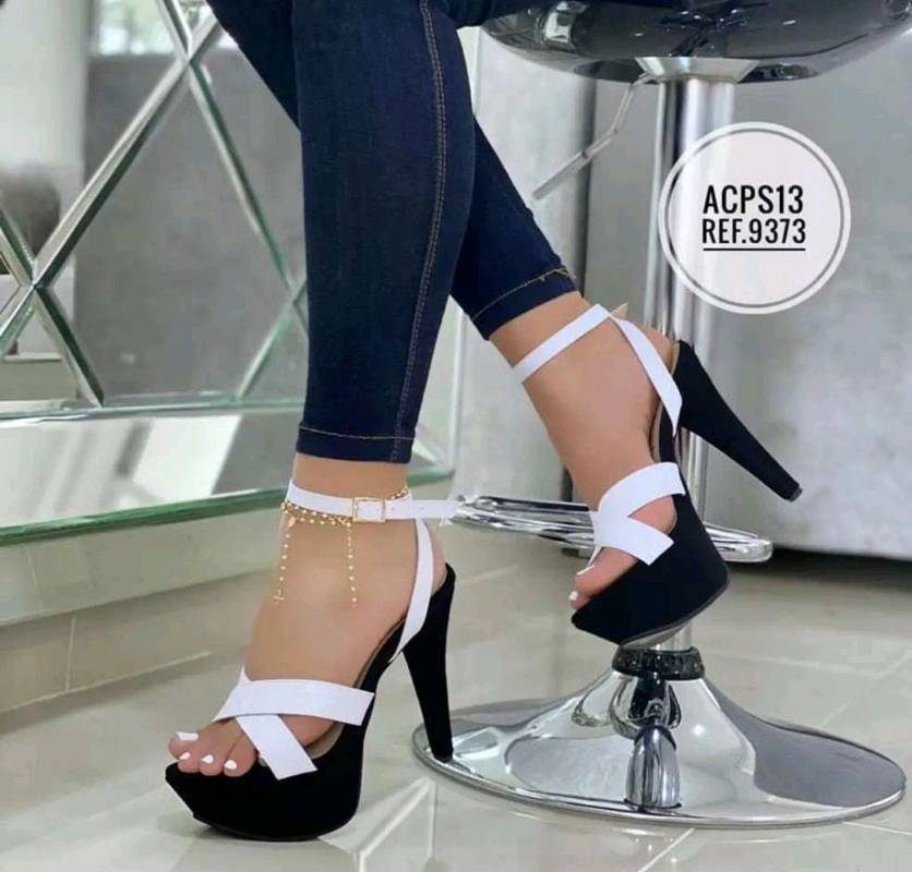 Sandalias elegantes altas en Merida