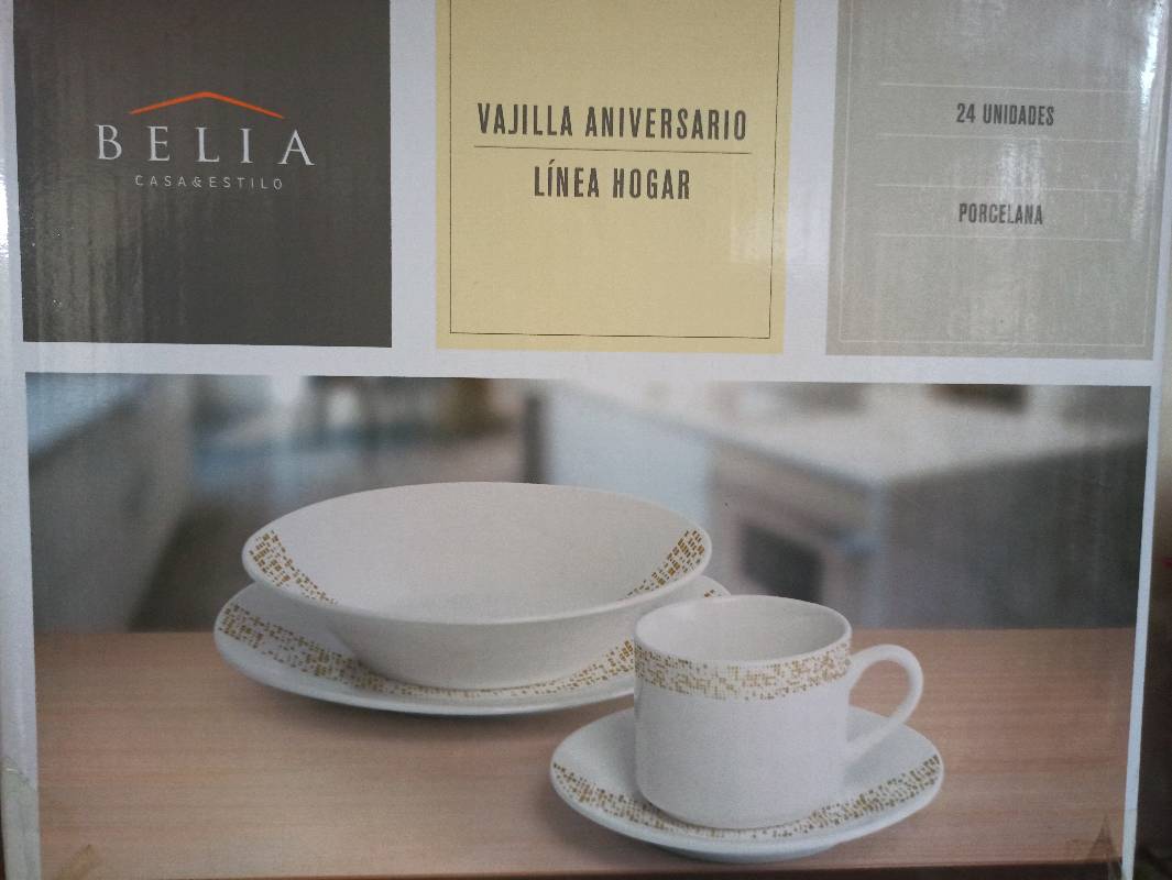 C. Set de 24 piezas de porcelana en Guayaquil