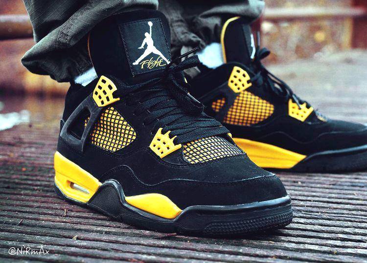 Jordan Retro 4 Negro Amarillo en Cali
