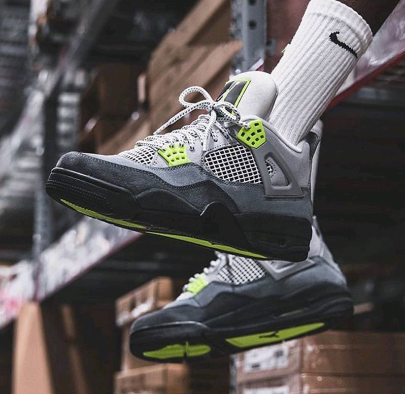 Jordan retro 4 gris con verde 2025