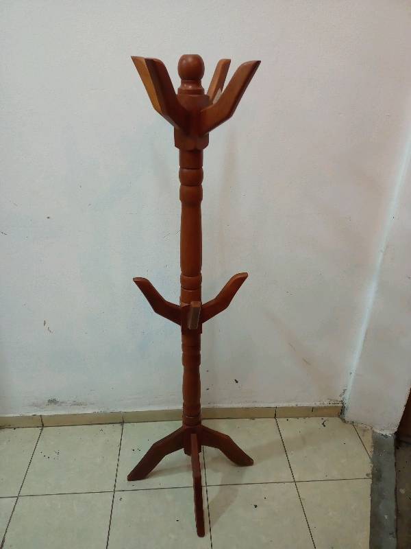 Perchero de deals algarrobo de pie