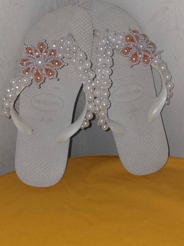 Chinelas bordadas en Patacamaya