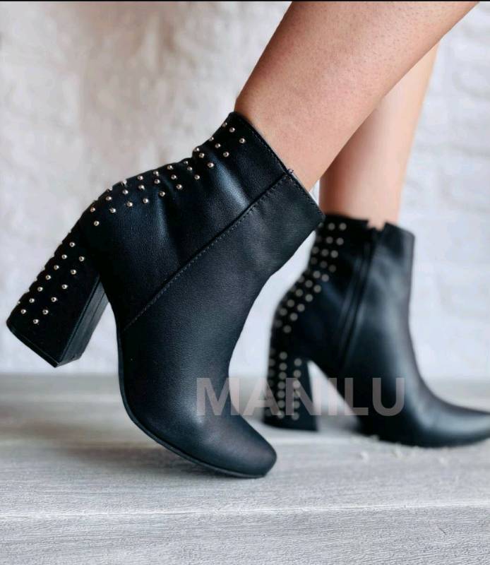 Botines con taches sales
