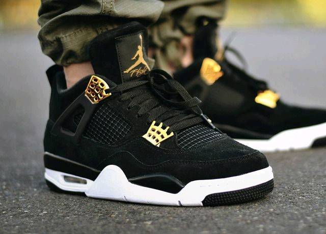 Air jordan 4 sale retro negro con dorado