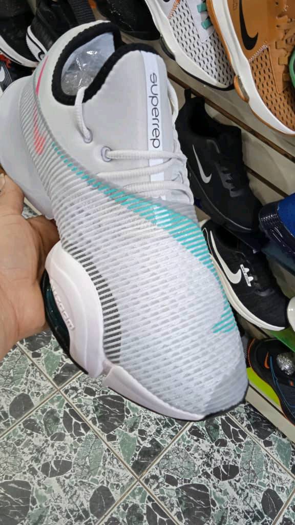 Zapatos deportivos sales triple a