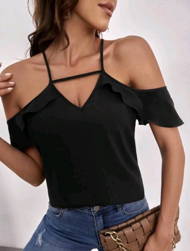 Blusas con arandelas en los hombros sales