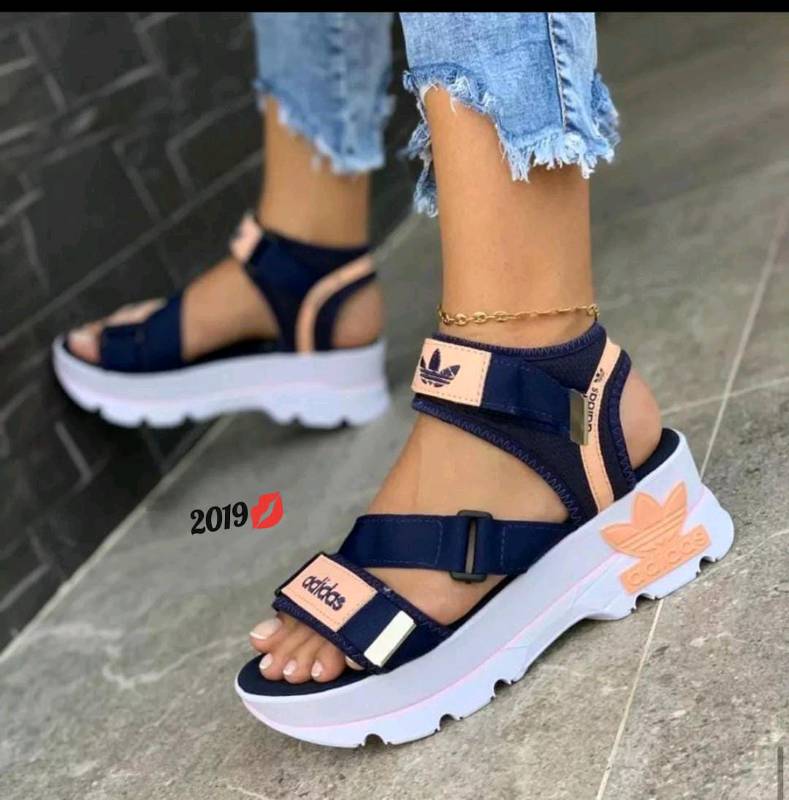 Sandalias Adidas en Callao