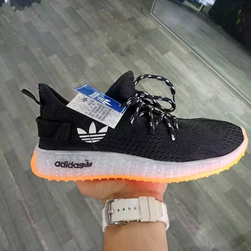 Zapatos hot sale adidas yisi