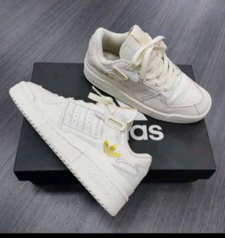 Adidas de varios top colores