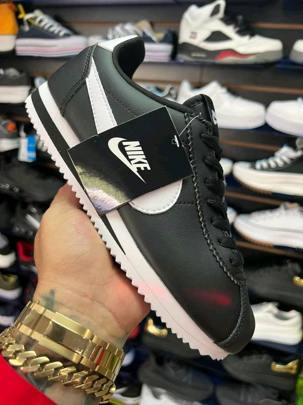 Nike cortez precio tienda sales