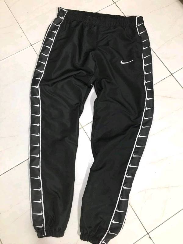 JOGGING ROMPEVIENTO NIKE
