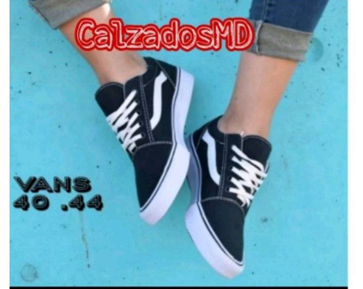 Vans negras en Olavarria