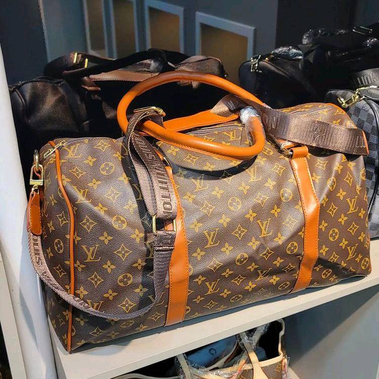 Maleta LV en 3 colores diferentes en San pedro sula