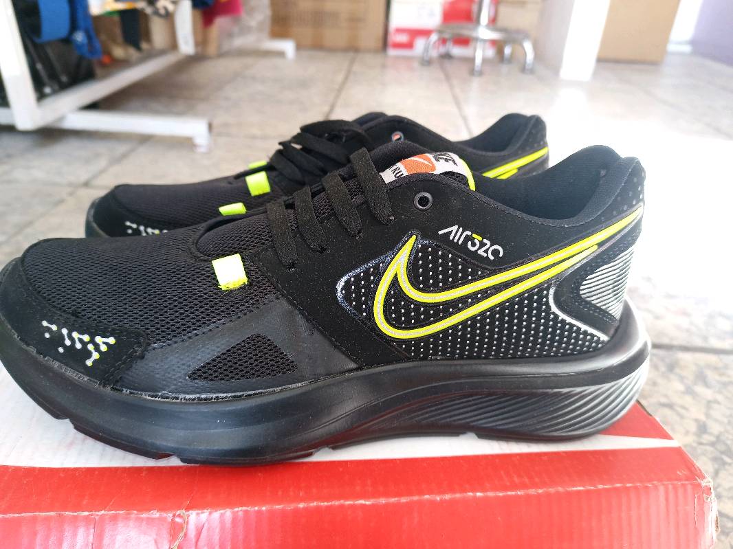 Tenis nike air 320 27.5