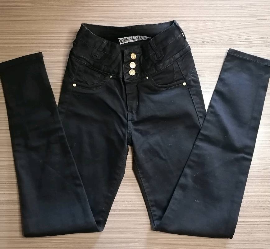 Pantalon best sale negro colombiano