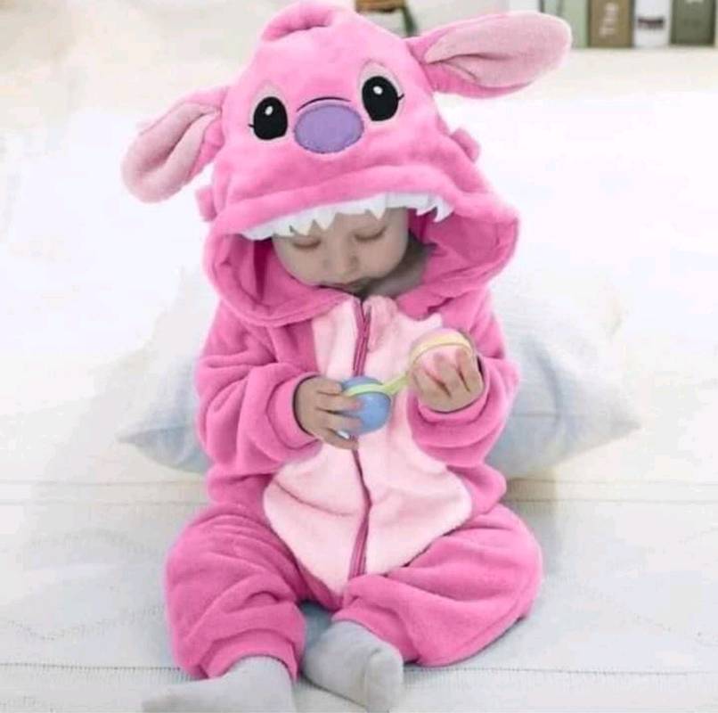 Bebe con pijama de stich outlet