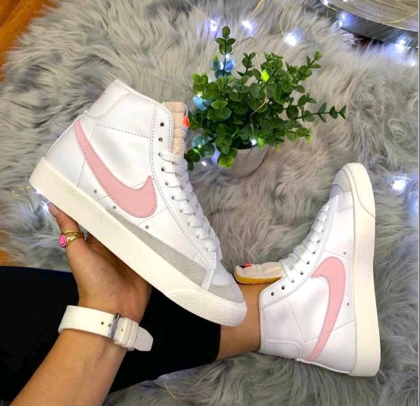 Nike blancos de bota hot sale