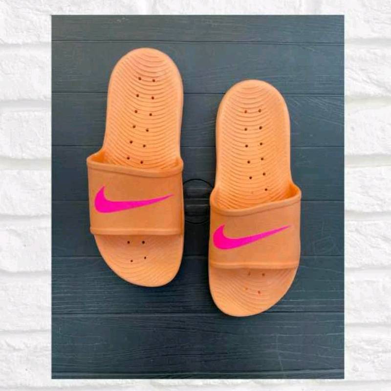 Ojotas nike naranjas discount