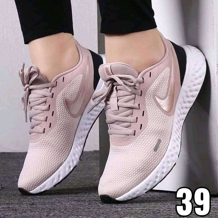 Champion Nike en Fernando de la Mora