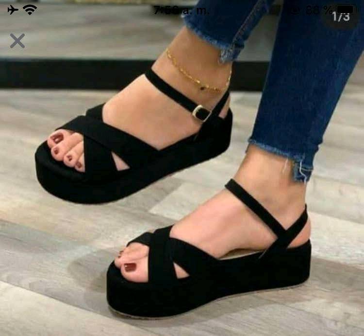 Sandalias hotsell negras bajitas