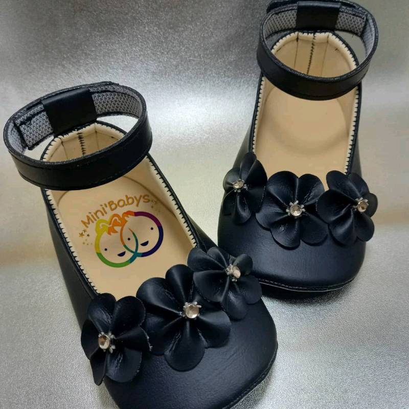 Zapatillas 3 flores negras borsa en El Tigre Edo Anzoategui