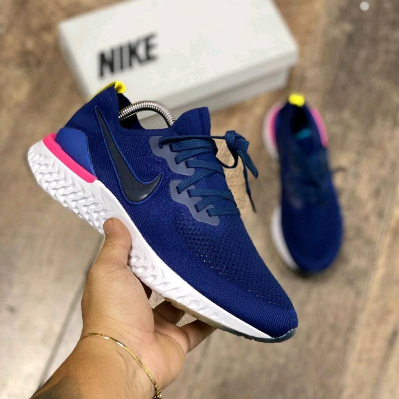 Nike epic react descripcion top