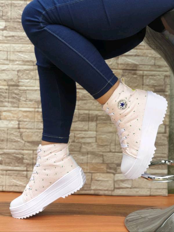 Zapatos ca a alta mujer en Quito