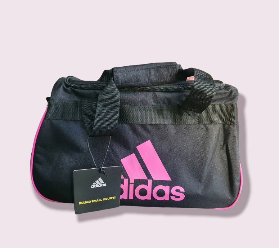 MALETA ADIDAS NEGRA CON ROSA 45x29x10 en Zumpango del Rio