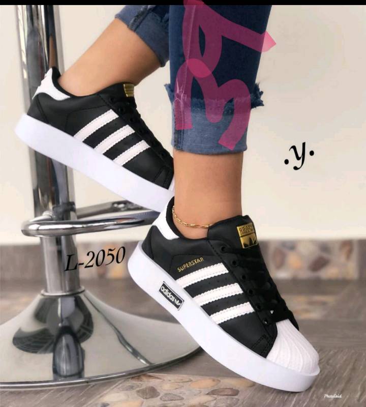 Zapatilla adidas AA