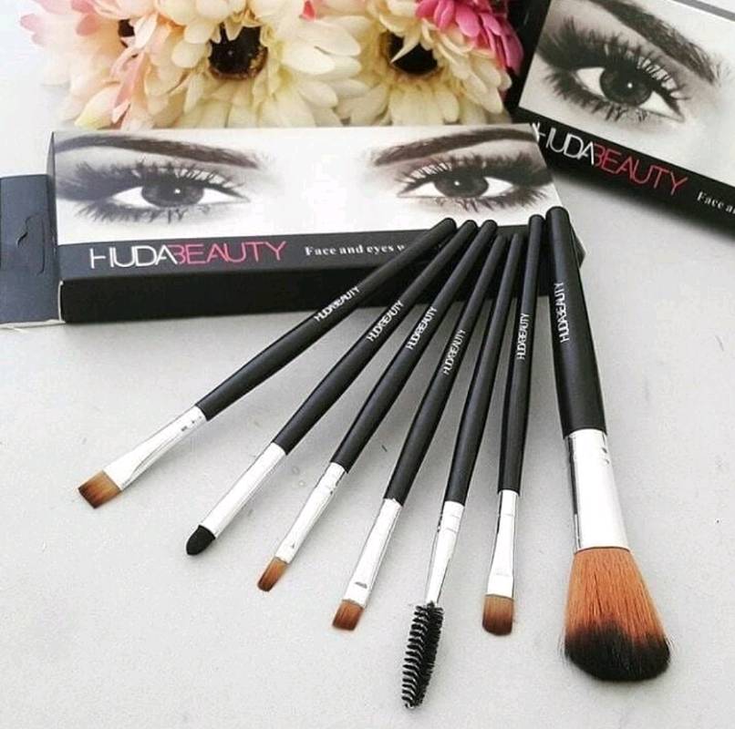 Brochas huda beauty