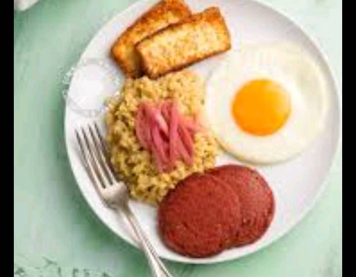 Desayuno mangu, huevo/salami/ o queso frito en North Bergen