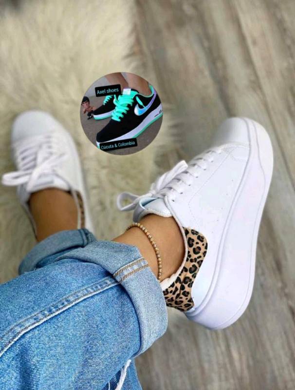 Zapatos para Dama blancos modelo casual deportivo en Barquisimeto