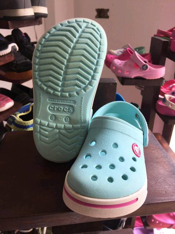 Talla 8 on sale crocs