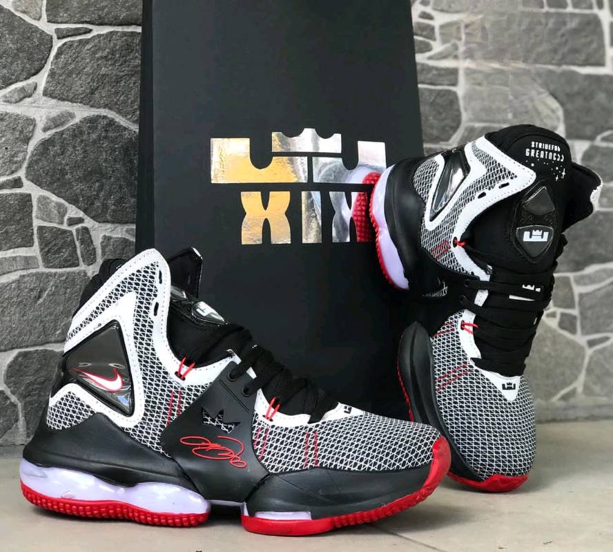 Botines LEBRON