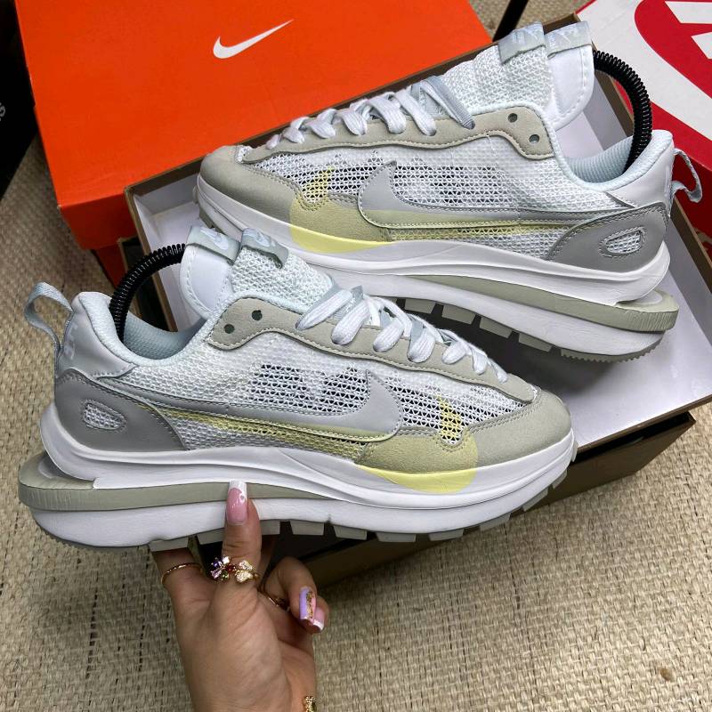 Sacai blancas 2025