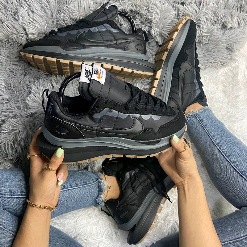 Nike Sacai negro blanco