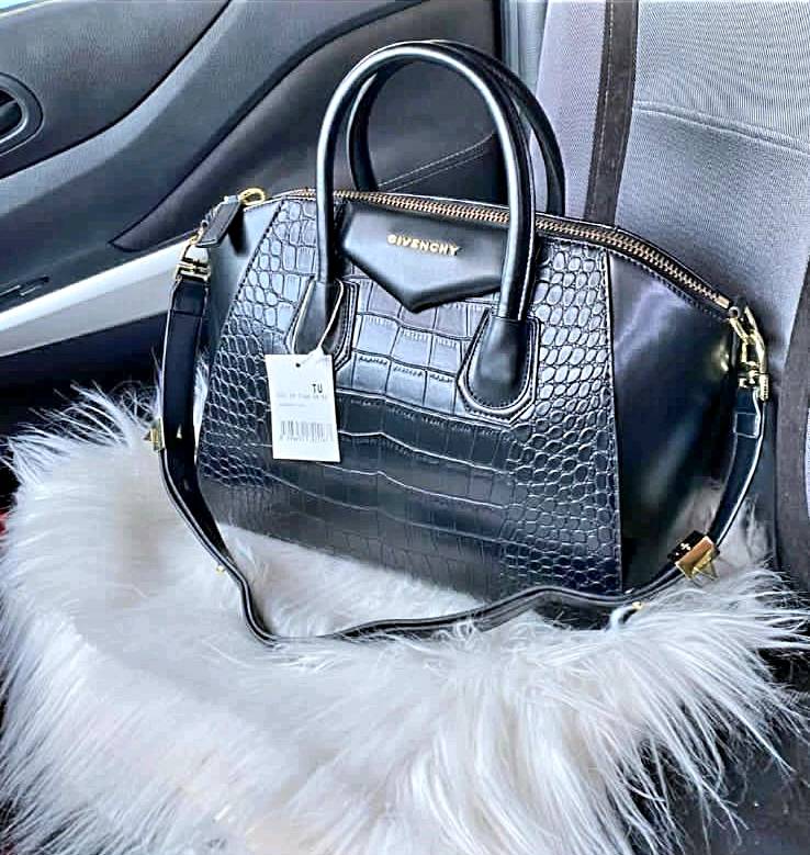Cartera givenchy best sale