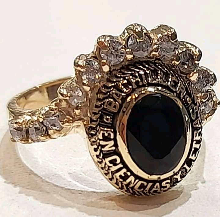 Precios de anillos discount de graduacion de oro