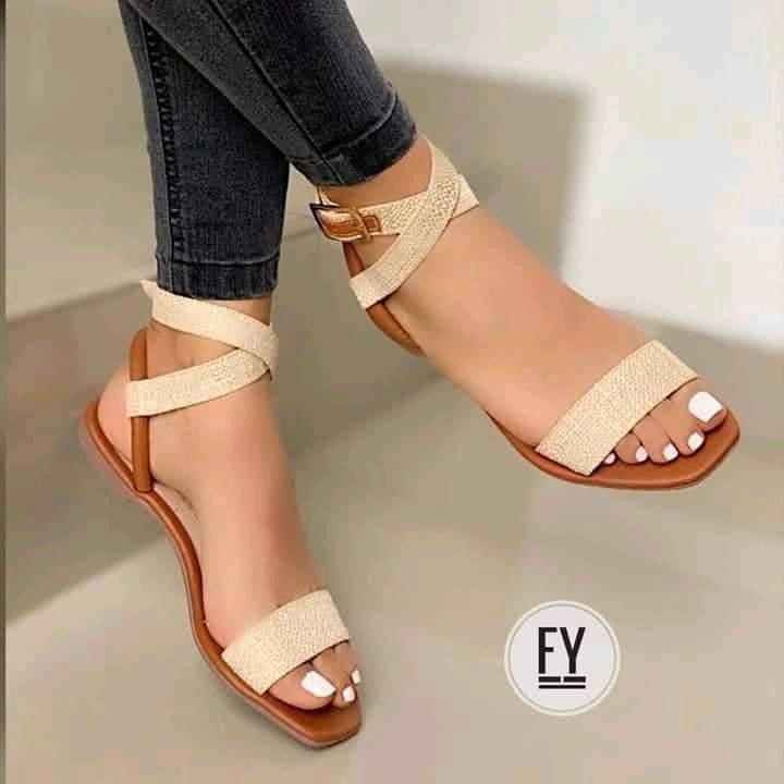 Sandalias 100 trujillanas tenemos mas modelitos en Ayna