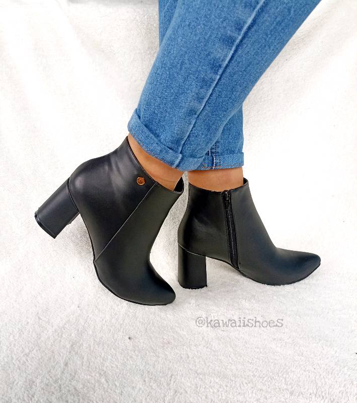 Botines negros top con taco