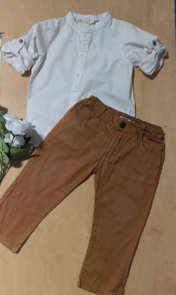 Pantalon cafe camisa blanca sale