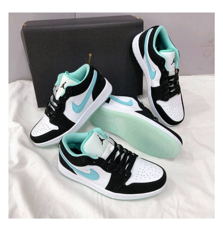 Jordan retro 1 low moradas deals