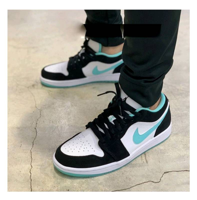 Jordan retro 1 low moradas best sale