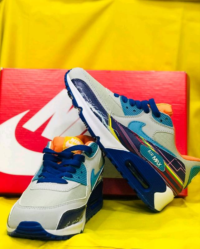 Zapatos deportivos store triple a