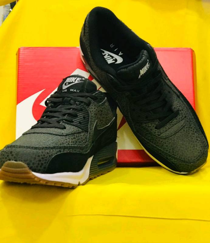 Replicas de tenis triple a deals