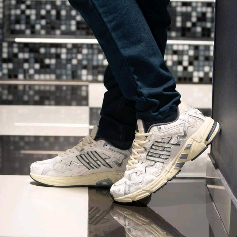 Adidas deportivo Bad buuny en Quito